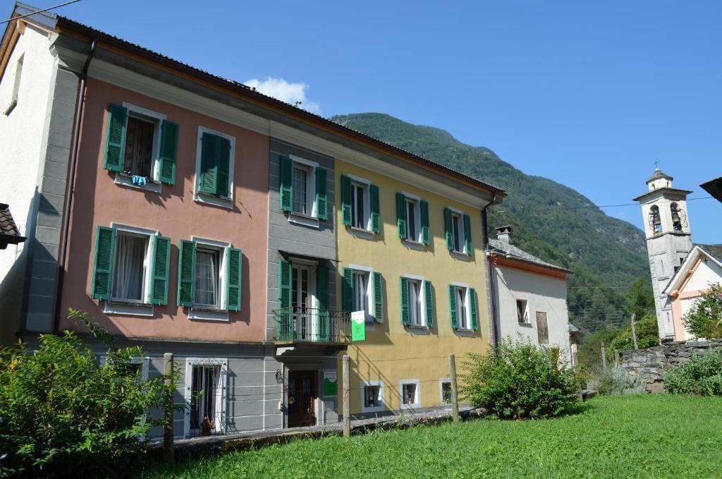 Hotel Garni Maggia Giumaglio Exterior photo